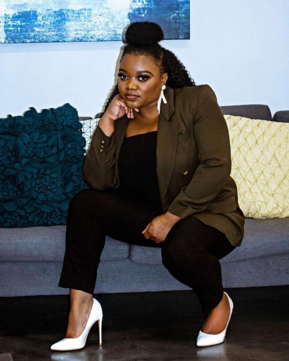 Annabel Sugar Mummy In Nairobi looking for a guy who can make her feel happy and alive, loved and cared for